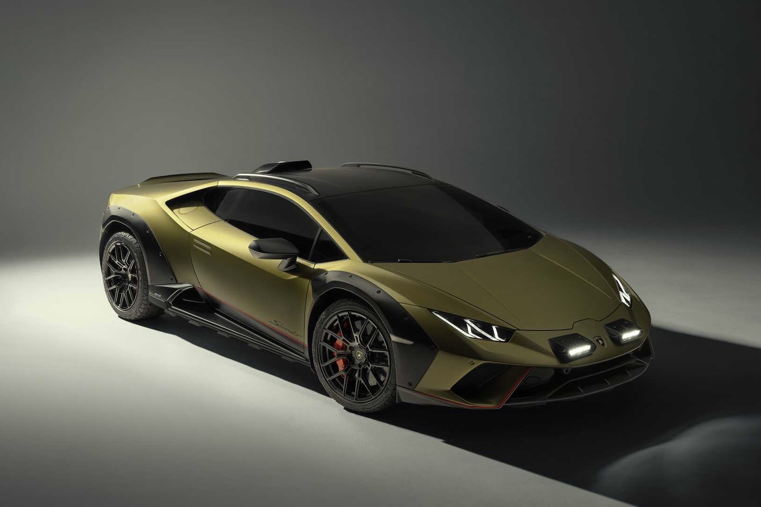  Efallai mai’r Lamborghini Huracan Sterrato yw’r car mwyaf gwallgof yn 2023
